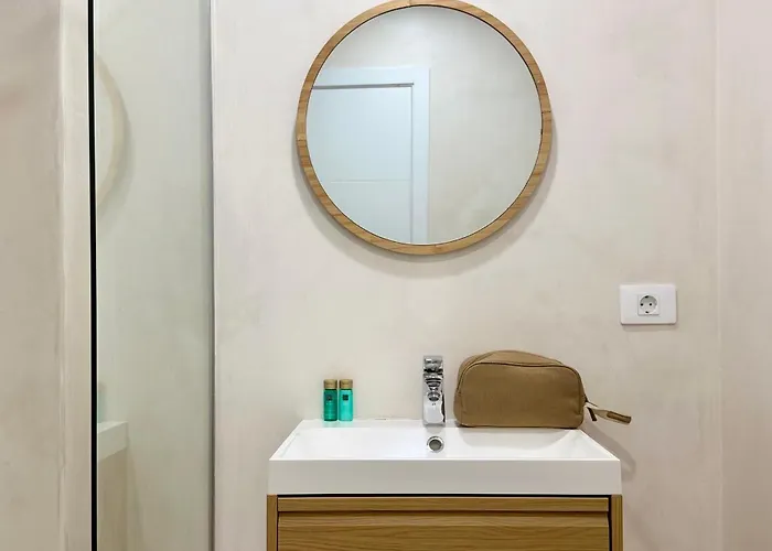 Canaryislandshost L Orilla