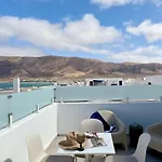 Canaryislandshost L Orilla