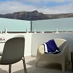 Canaryislandshost L Orilla