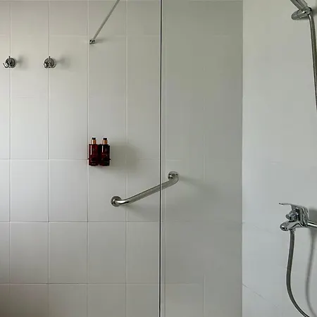 Canaryislandshost L Orilla * 法马拉