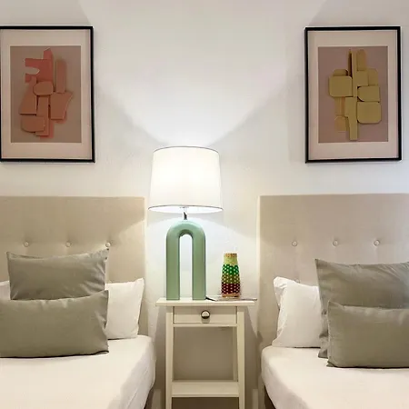 Canaryislandshost L Orilla