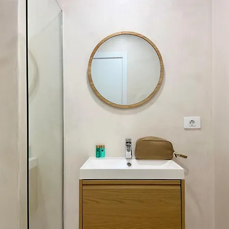 Canaryislandshost L Orilla