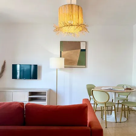 Canaryislandshost L Orilla Famara