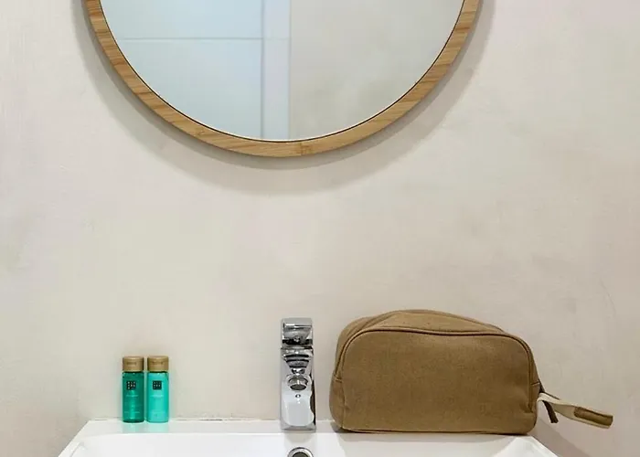 Canaryislandshost L Orilla