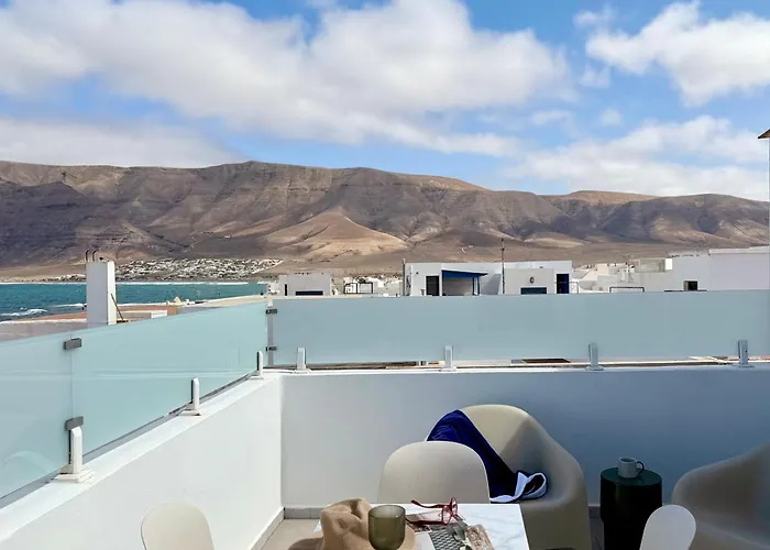 Canaryislandshost L Orilla