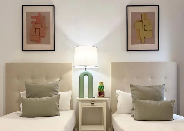 Canaryislandshost L Orilla