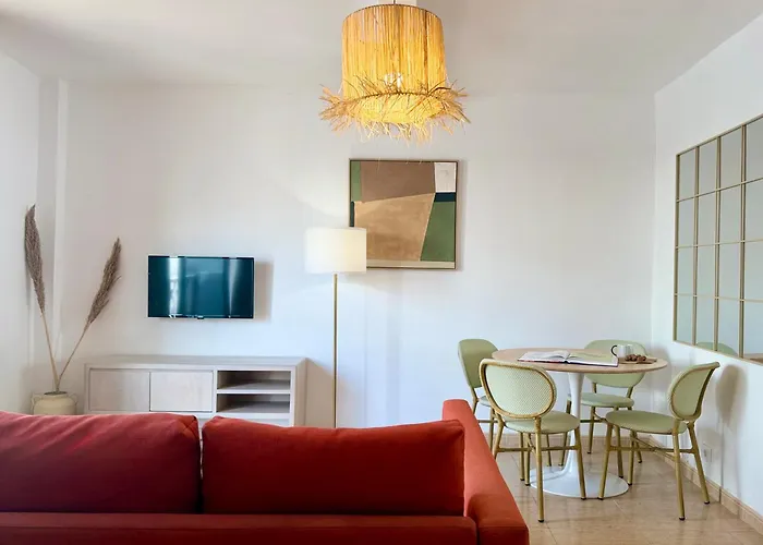 Canaryislandshost L Orilla Famara