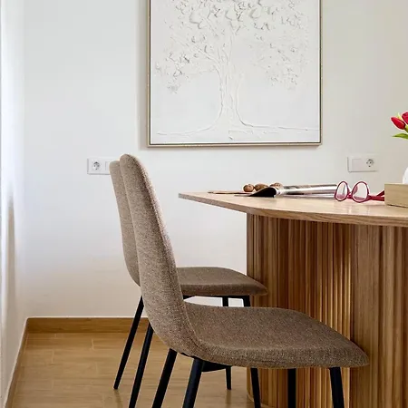 Canaryislandshost L Orilla Famara