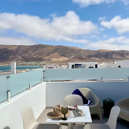 Canaryislandshost L Orilla