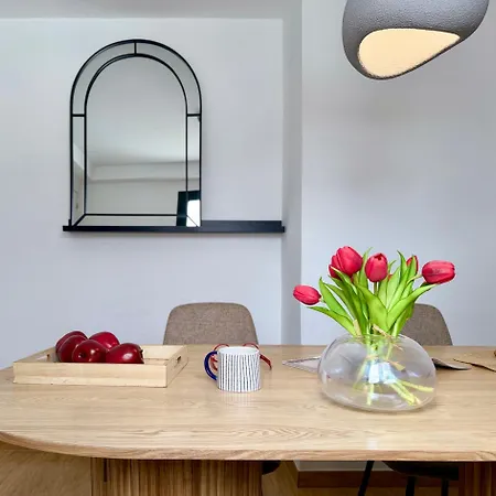 Canaryislandshost L Orilla